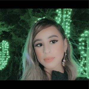 Meet your Posher, Monica